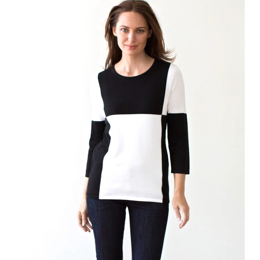 Black and White Fitted Graphic Blouse
